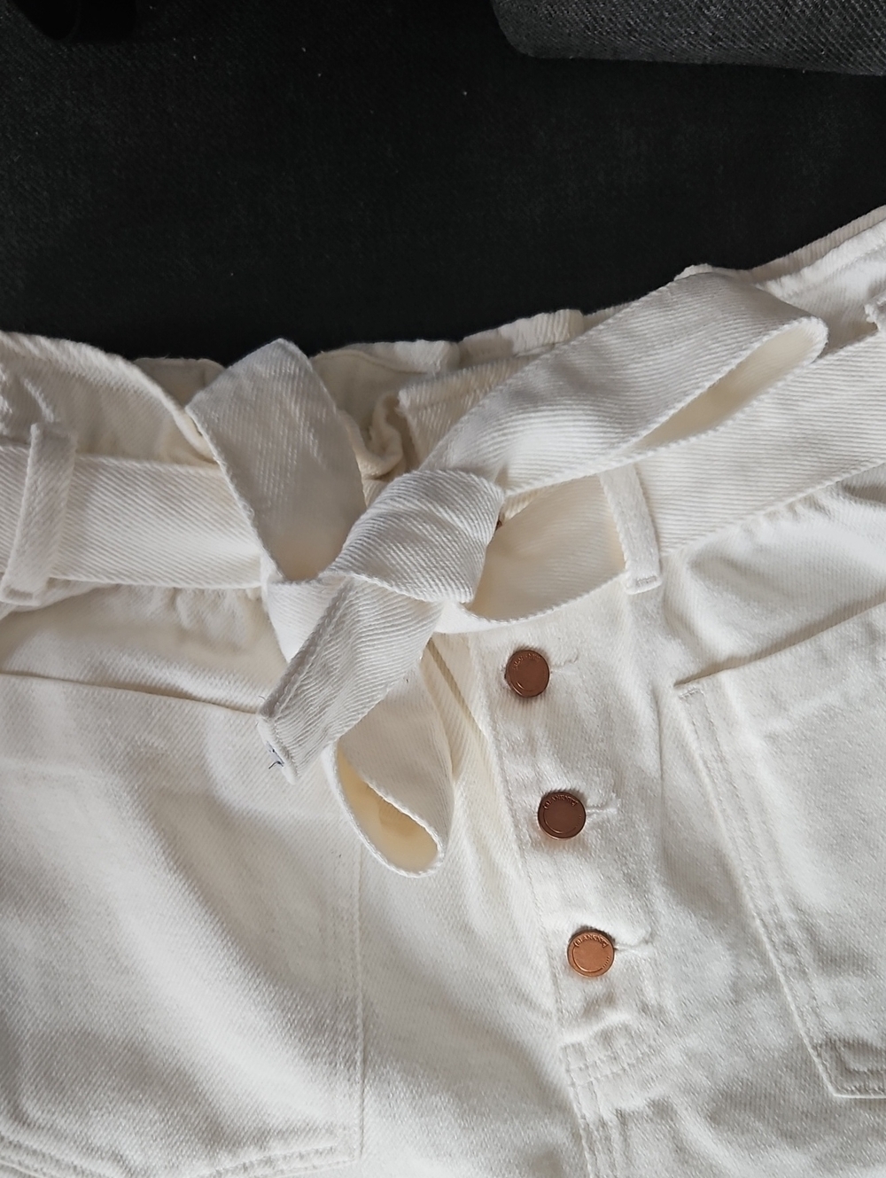 Blank NYC High Waist White Twill Paperbag Shorts with Belt - Picture 2 of 10